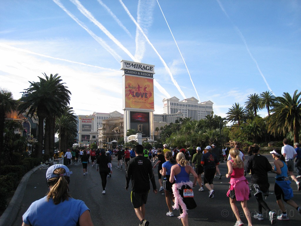 Las Vegas 2010 - Marathon 0831.JPG - The 2010 Las Vegas Fire - Ice and Sweat Tour. Half Marathon, Red Rock Canyon, Casinos, Valley of Fire.... and buffets!